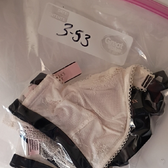 Victoria's Secret Black and Cream Lace Bralette - Picture 4 of 4